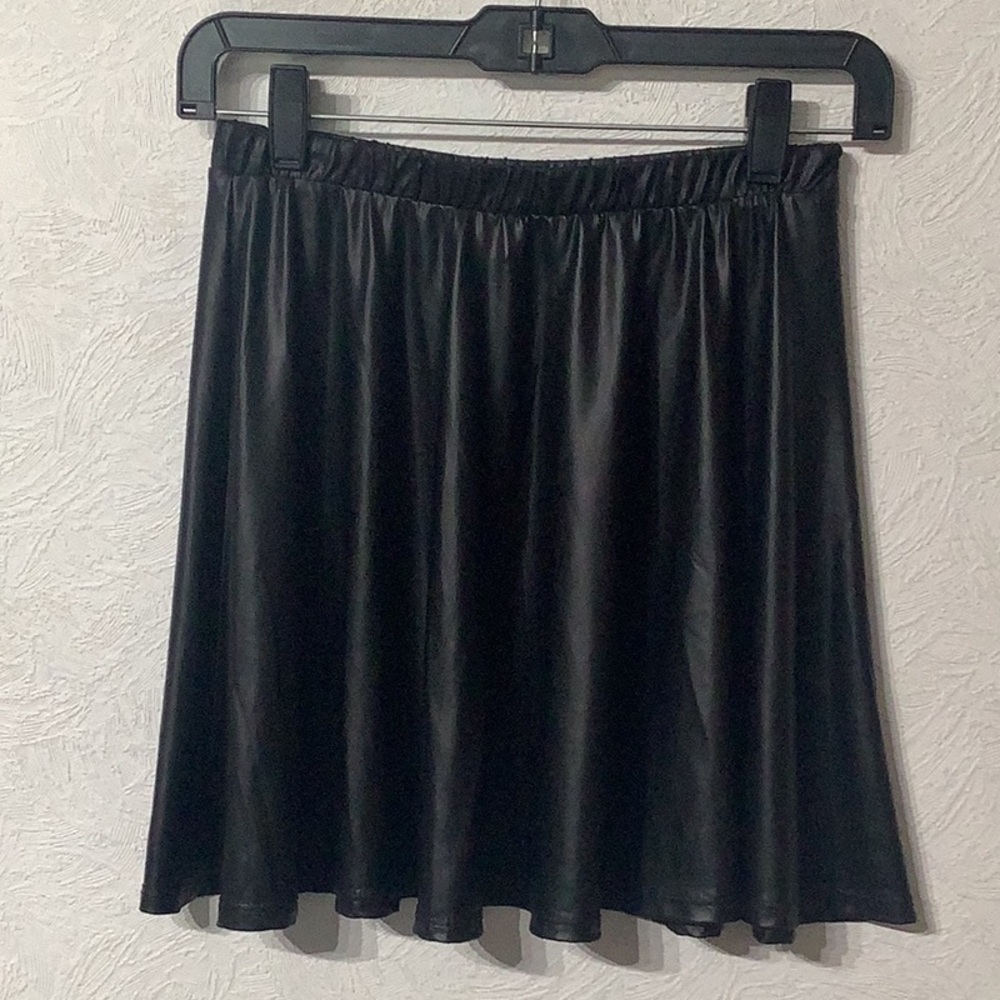 Forever 21 - Sz M - PU faux leather matte Black skirt - elastic waist - A-Line - Picture 3 of 4